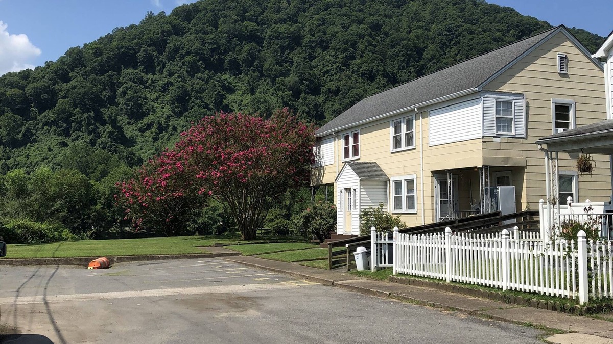 Mount Carbon Apartment | Travelers Rest slps 5 Riverview, near NRG, trails, fishing. NRG, Falls, & more.