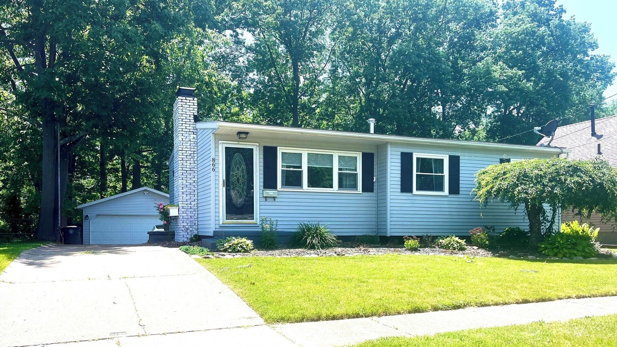 Akron House | Traveling professionals Paradise towpath cottage