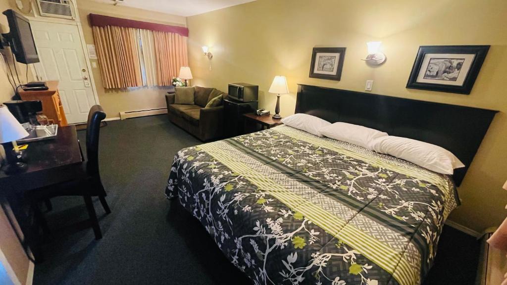East Kootenay Hotel | Travellers Motel