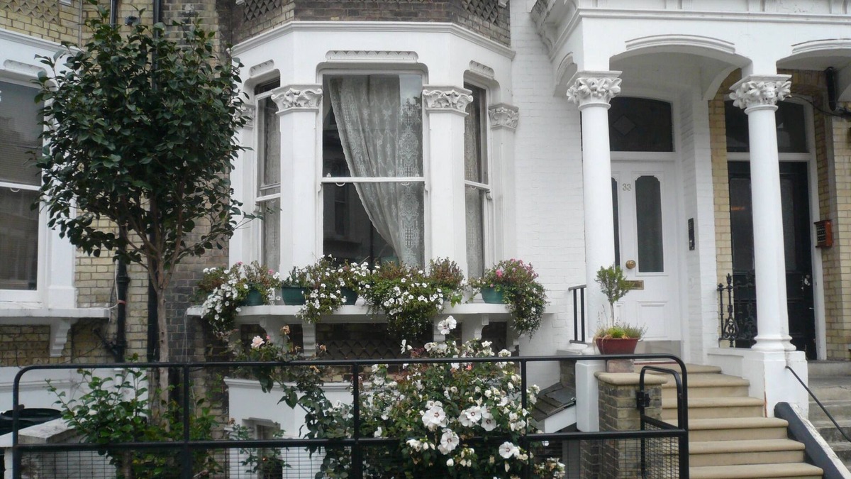 West Kensington Apartment | TRAVELLING SOLO? HOME WITHIN A HOME, with Private Kitchen, in West Kensington
