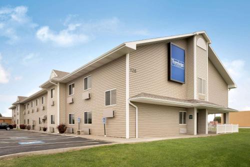 Missouri Valley Hotel | Travelodge by Wyndham Missouri Valley