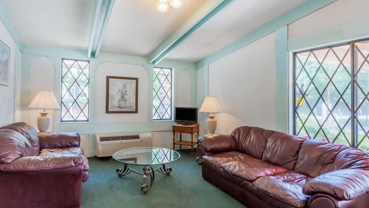 Elkton Hotel | Travelodge by Wyndham Elkton University Area