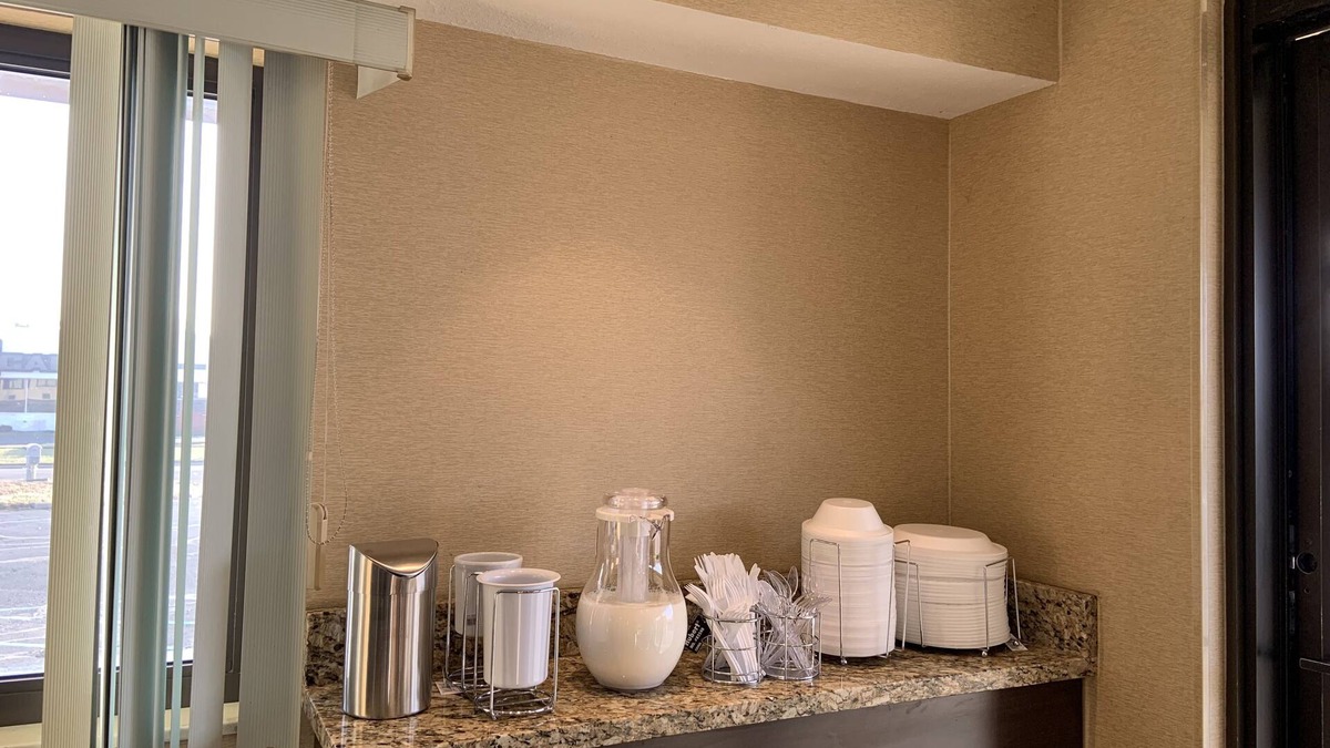 Holland Hotel | Travelodge by Wyndham Holland/Toledo