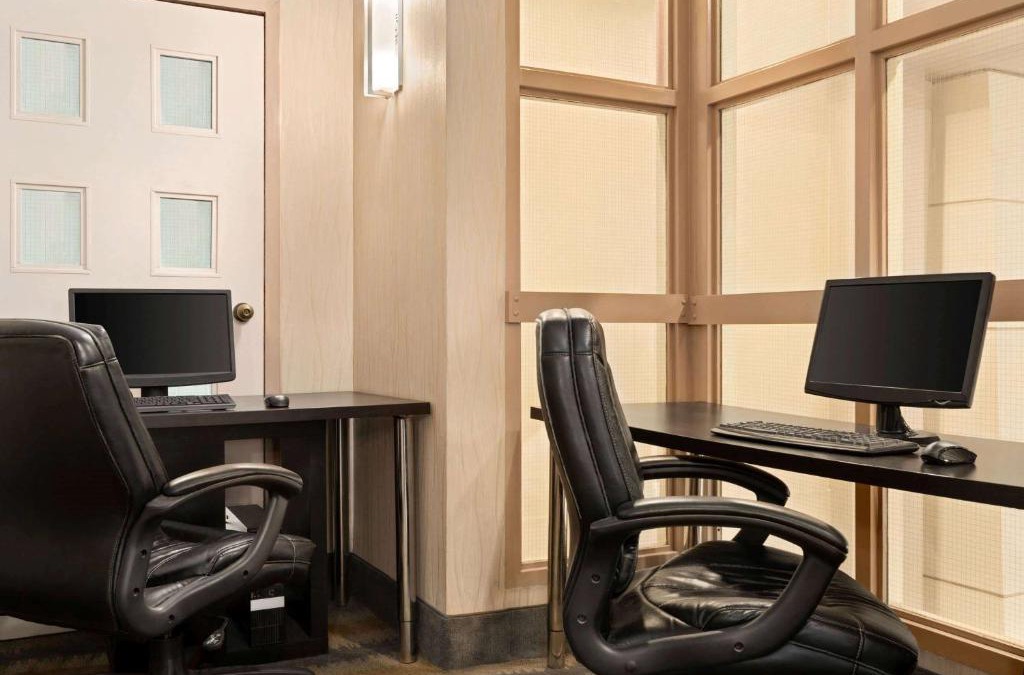 Durham Region Hotel | Travelodge by Wyndham Oshawa Whitby