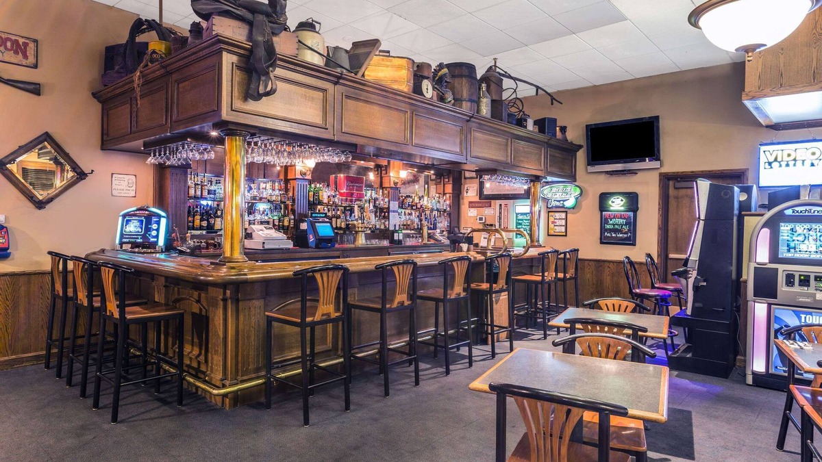 Halsey Hotel | Travelodge by Wyndham Pioneer Villa