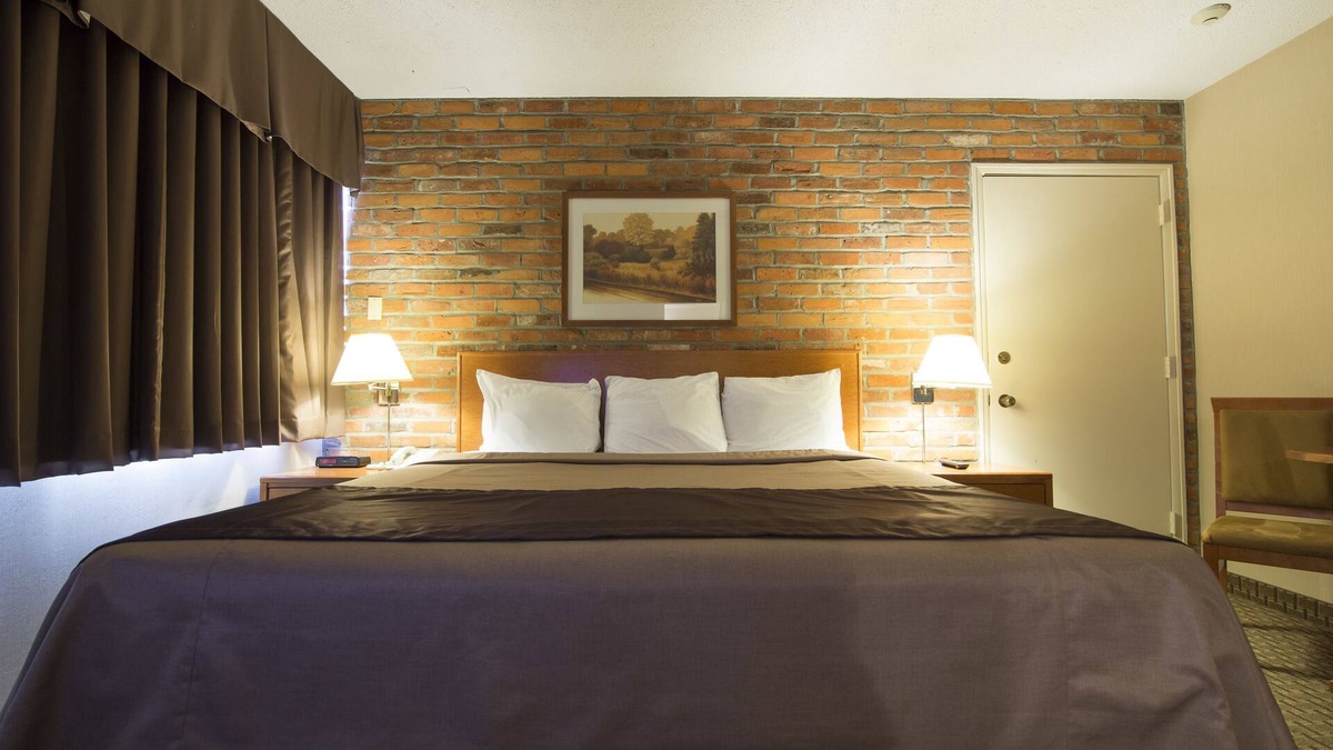Thunder Bay Hotel | Travelodge by Wyndham Thunder Bay