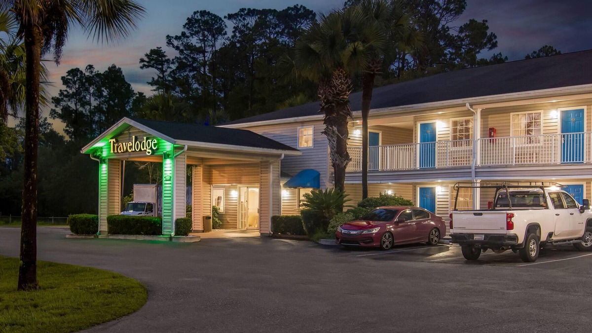 MacClenny Hotel | Travelodge Suites by Wyndham MacClenny/I-10