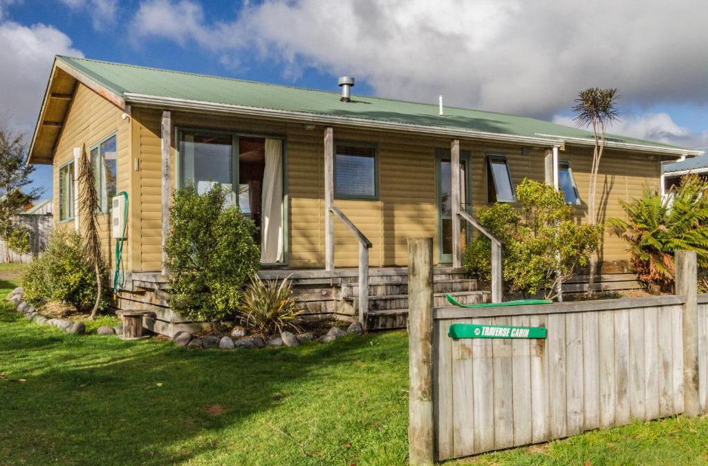 National Park Village House | Traverse Cabin - National Park Holiday Home