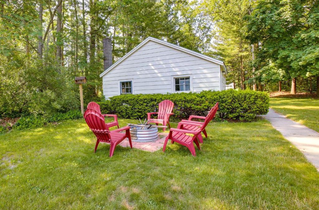 Traverse City House | Traverse City Home with Fire Pit, Patio and Yard!