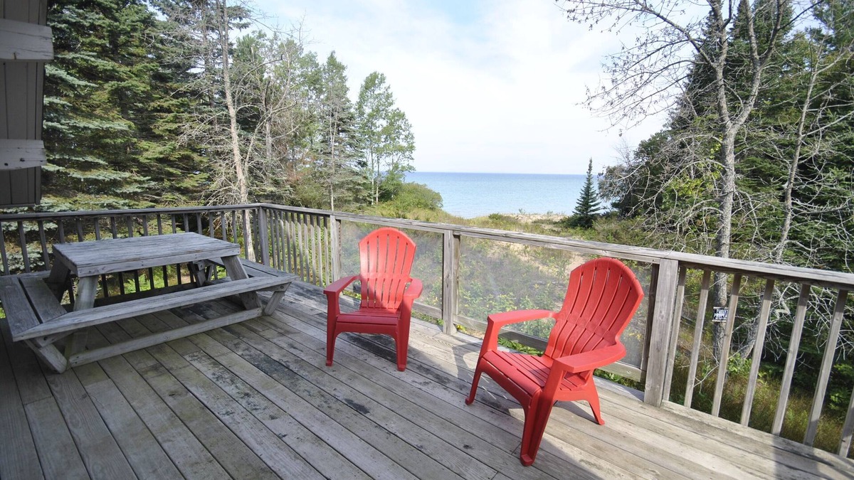 Kewadin Cabin | Traverse City Lake Michigan priv Beachfront Home Rent