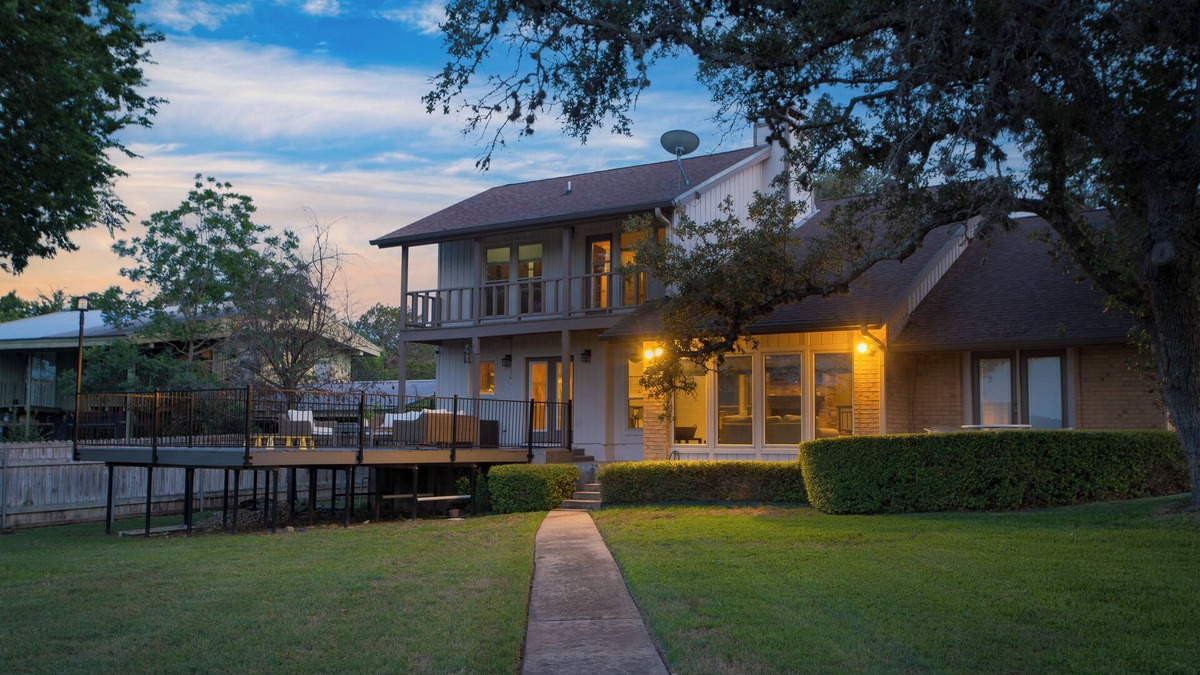 Cardinal Hills House | Travis by AvantStay | Waterfront Lake Retreat