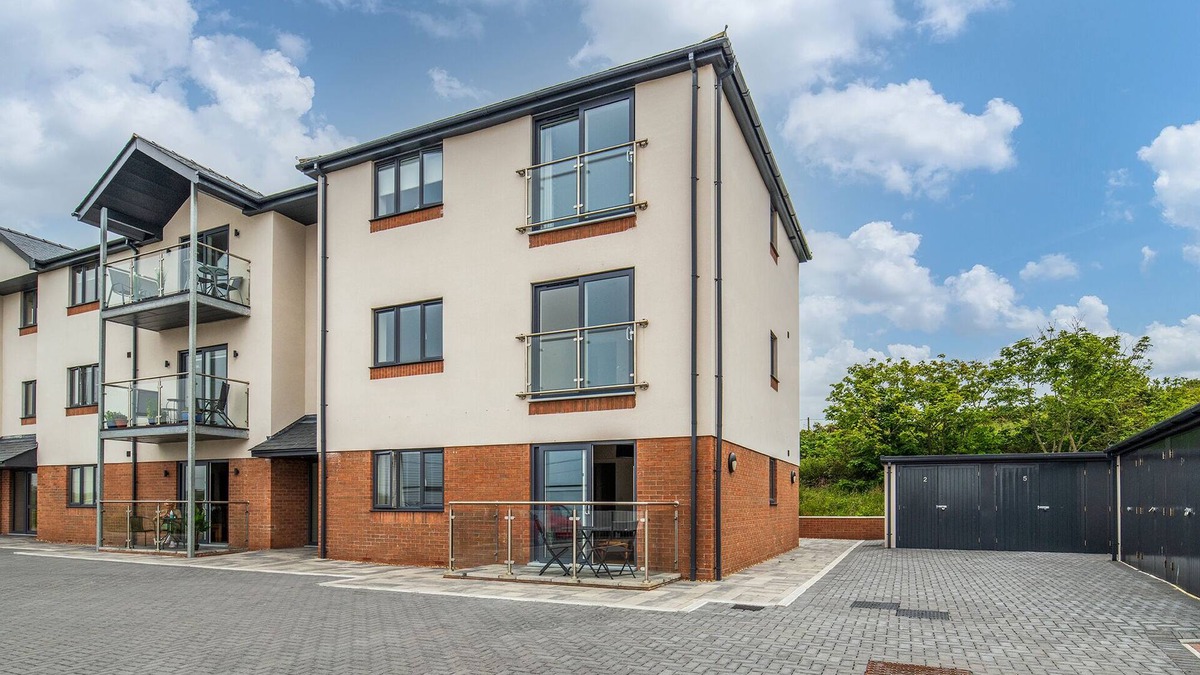 Trearddur Bay Apartment | Trearddur bay - Ground floor new build apartment blue flag beach 3 mins