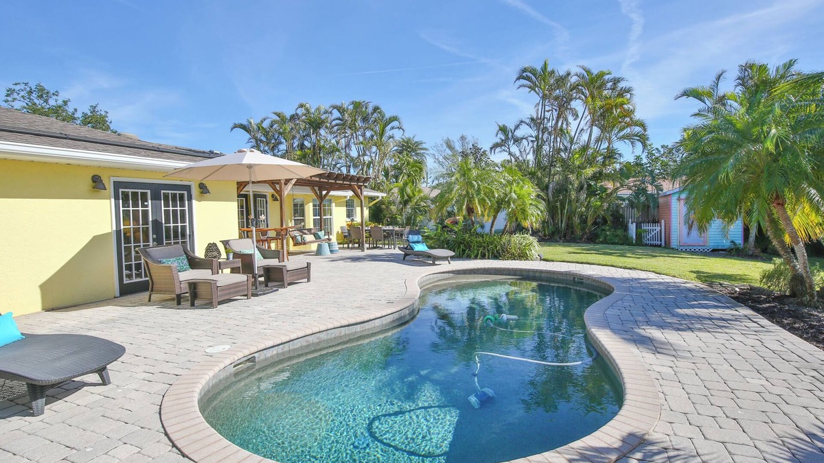 Palma Sola House | Treasure Chest - Simply Beautiful and Relaxing