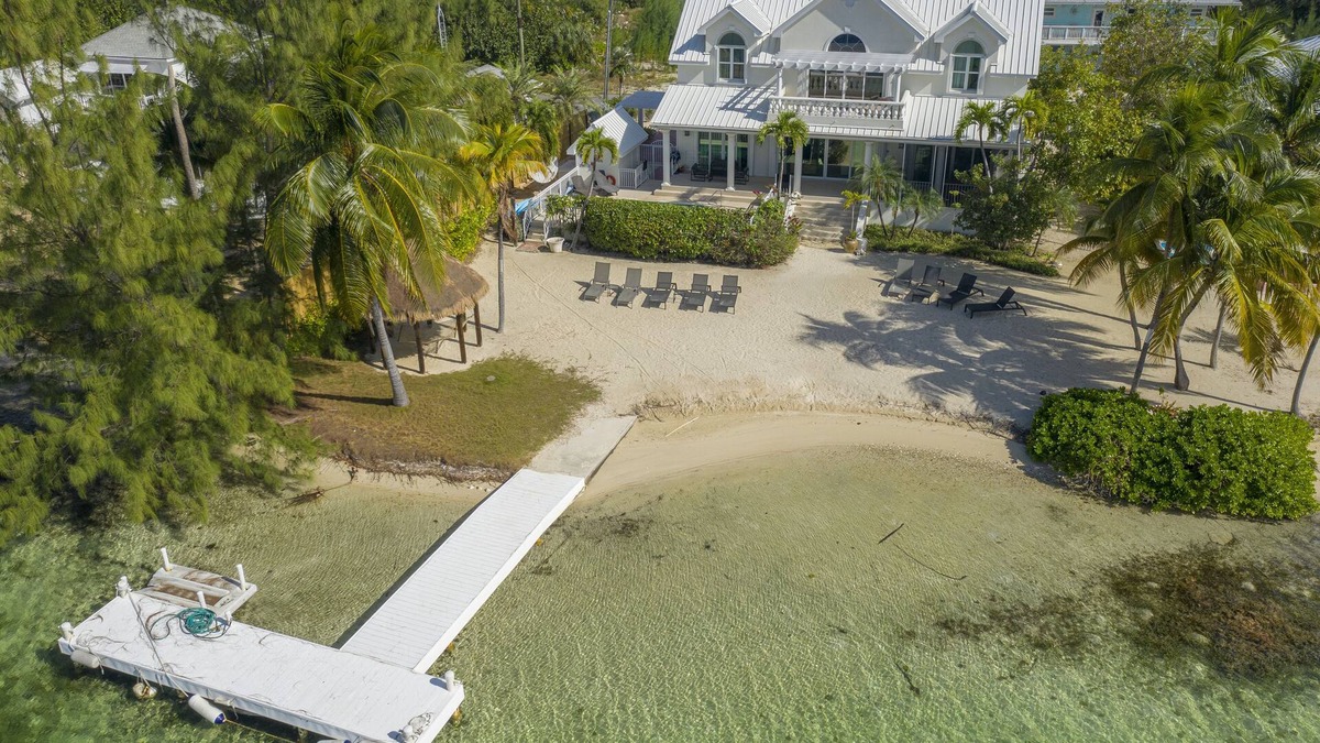 Rum Point Villa | Treasure Cove – Luxurious private villa with pool and boat dock in Cayman Kai