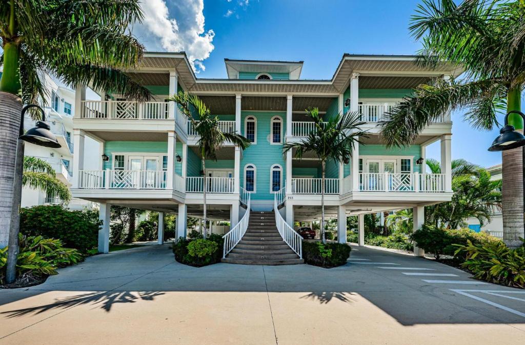 Treasure Island House | Treasure Trove Flying Dutchman