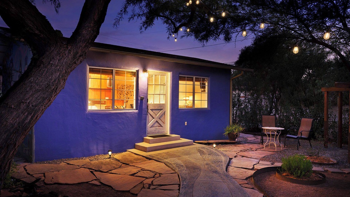 Sam Hughes House | TREAT GUESTHOUSE, Private, Quiet, Comfortable! Artistically designed space.