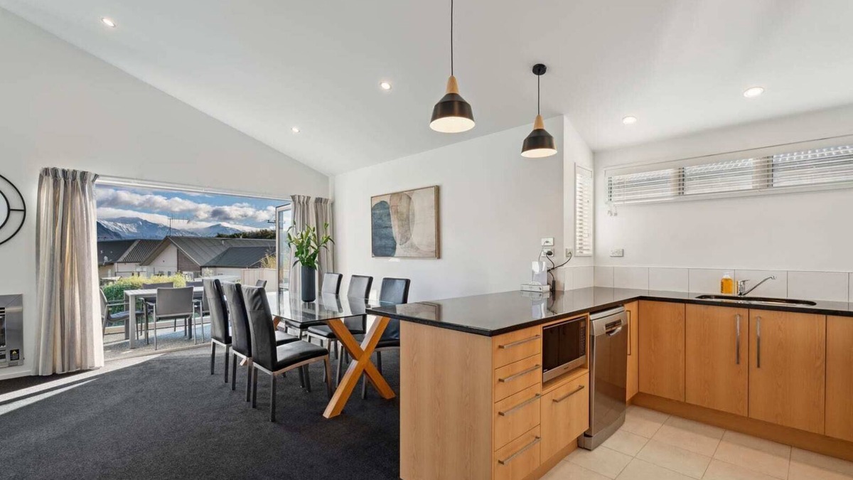Wanaka Apartment | Treble Cone Views - 2 Bedroom
