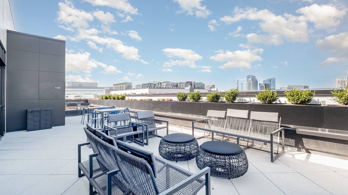 Edgehill House | Treble Maker -Rooftop Lounge - Pool - In Music Row