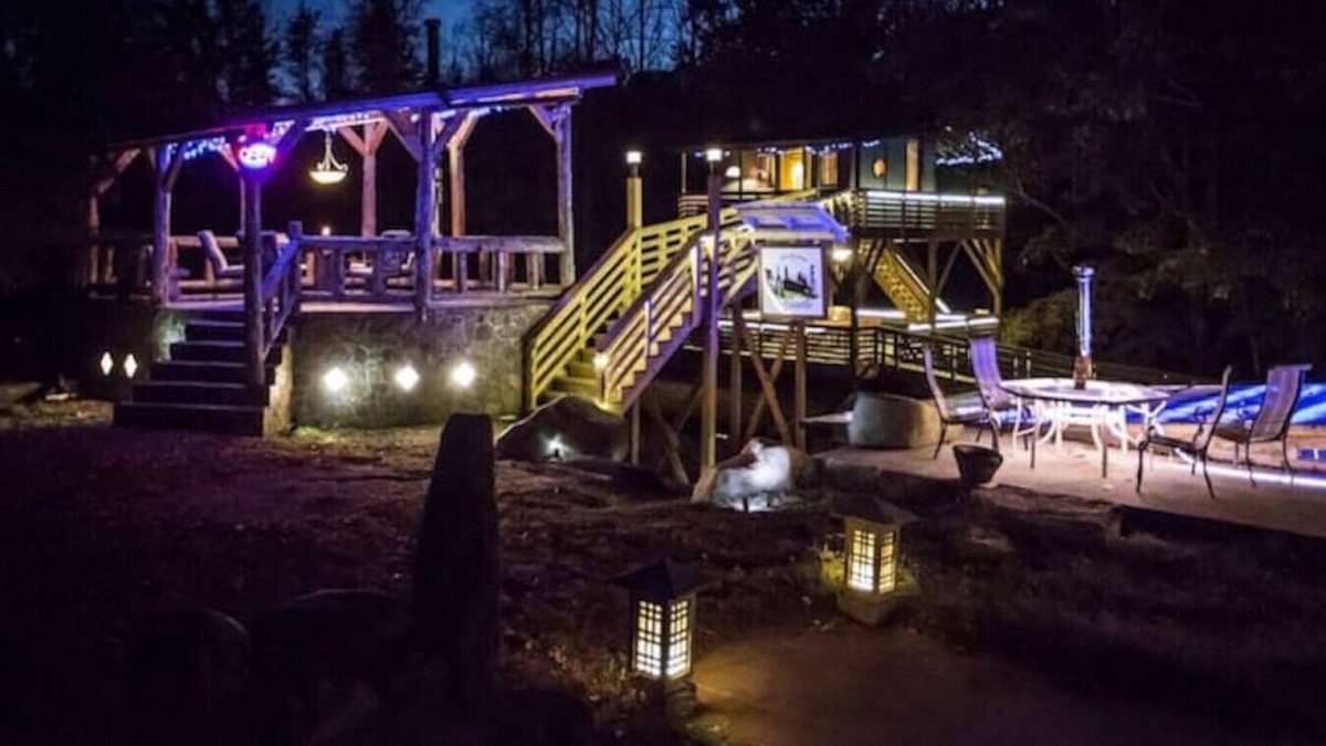 Stanardsville Cabin | Tree House at White Lotus Eco Spa Retreat