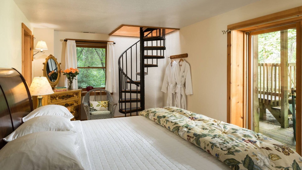 Logan Cabin | Tree House Cabin Hocking Hills