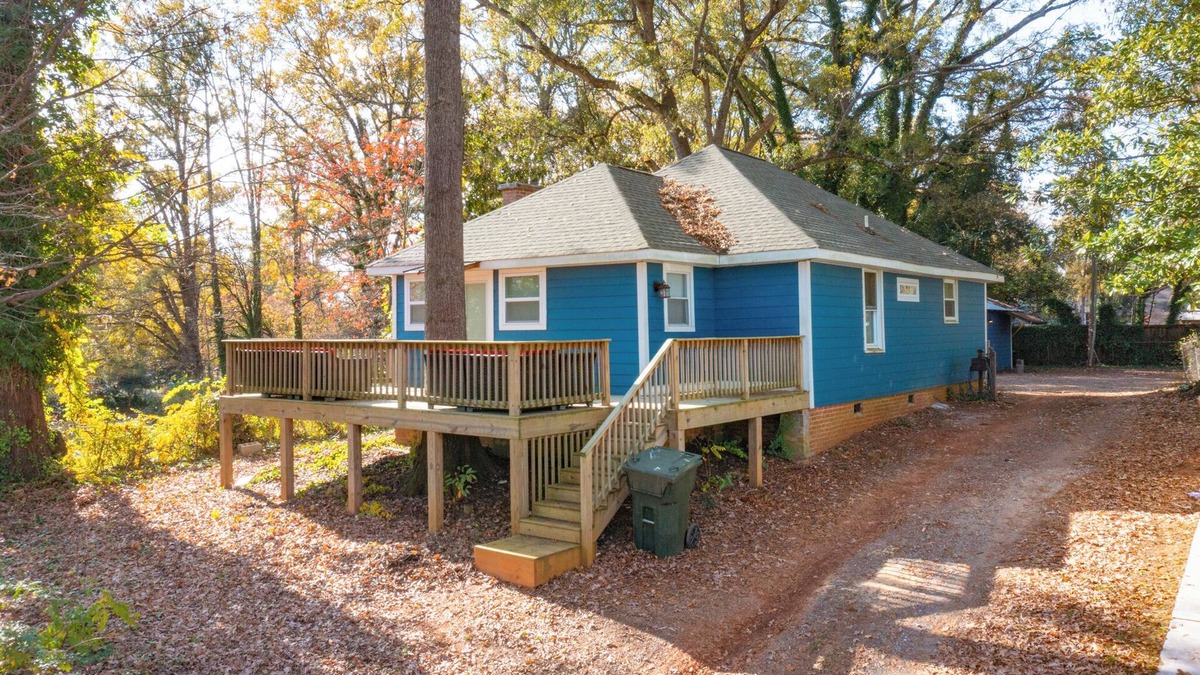 Rock Hill House | Tree House feel overlooking Glencairn Gardens