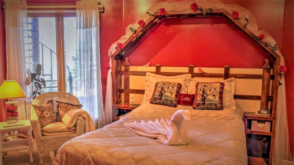 Squaw Lake House | TREE HOUSE INN ROOMS - My Lake Home & Tree House Inn Rooms