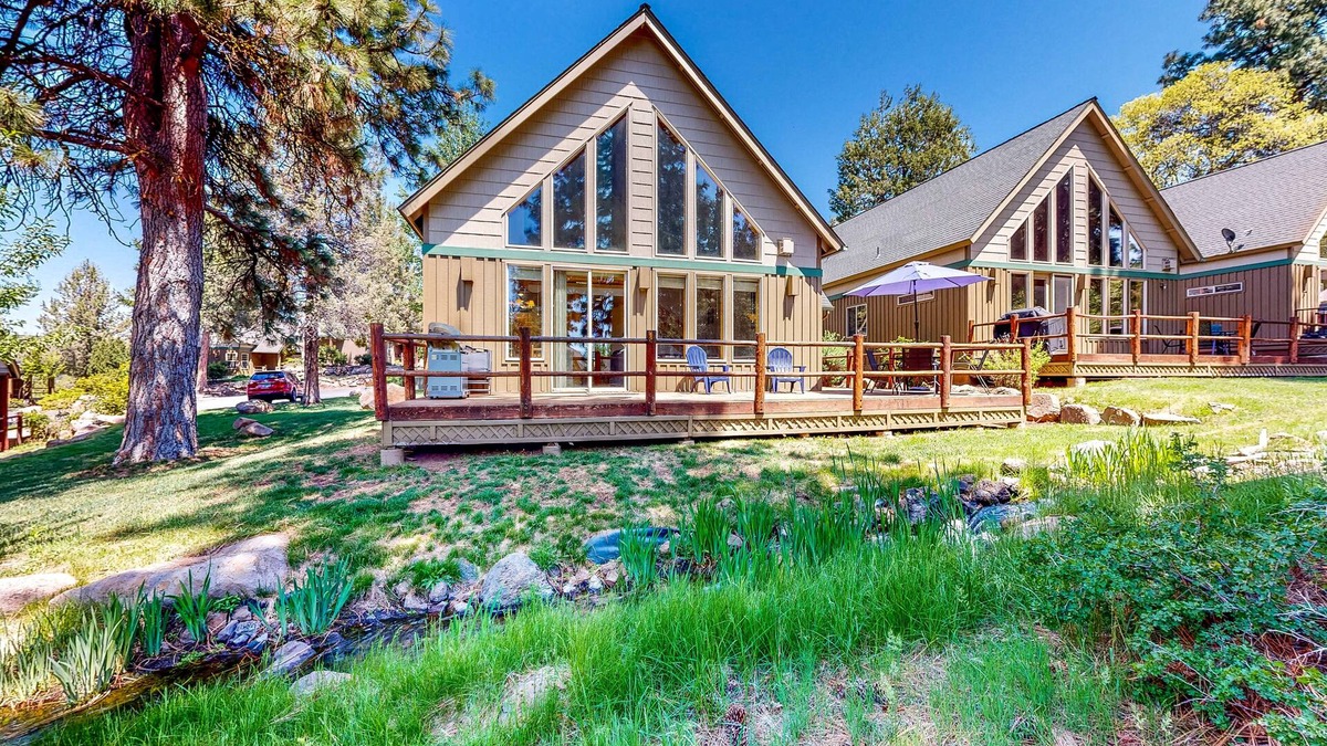 Klamath Falls House | Tree-lined cabin with large deck, pool, hot tub, & fireplace - dog-friendly