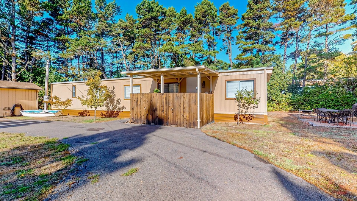 Florence House | Tree-lined coastal home with children's items, gas grill, and washer/dryer