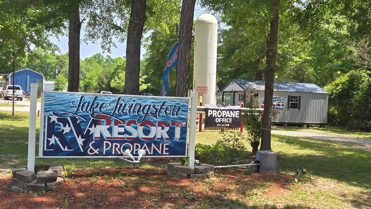 West Livingston RV Rental | Tree lined, family and pet friendly campground in Livingston, TX