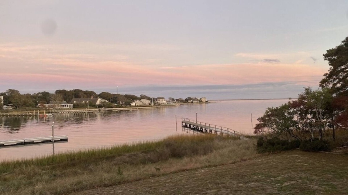 Hampton Bays Apartment | Tree lined Hideaway on the Bay