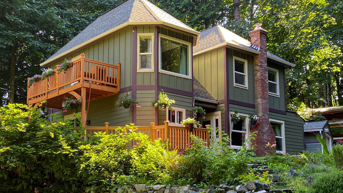 Burley House | Tree-lined home with firepit, grill, balcony, & wood-burning fireplace - dogs ok