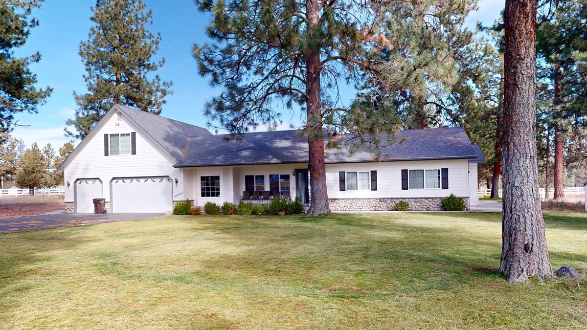 Sisters House | Tree-lined retreat with a hot tub, grill, game room, & W/D - mountain views
