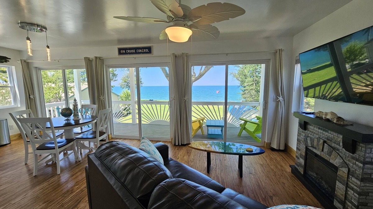 Madison Apartment | TREE TOP LAKE FRONT COTTAGE