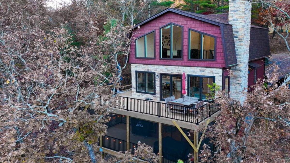 Basye Ski Chalet | Tree-top serenity! | Big sky views & private hot tub under the stars | Bryce Resort