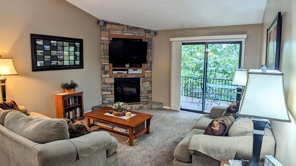 Table Rock Condo | Tree Top Terrace~NEW LISTING!~Pointe Royale Resort~Pools~Hottub