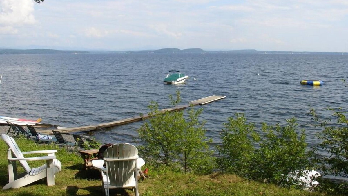 South Hero Cottage | Tree Tops Cottages. Up to 4 lakeside cottages available