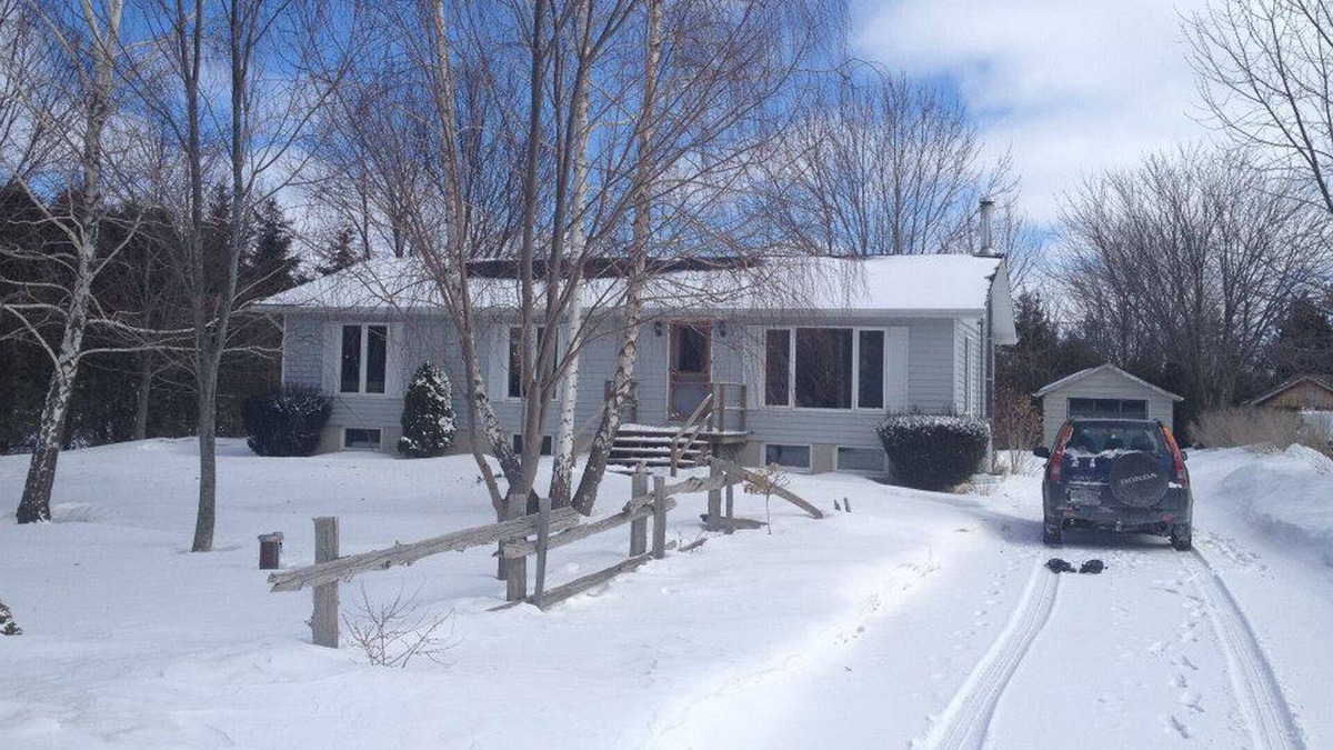 Port Albert House | Treed 1/2 Acre Retreat minutes from the beach with famous Lake Huron sunsets!