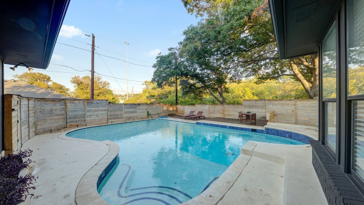 Lake Highlands House | Treed Lot & Pool - 4BR Dallas Family Retreat