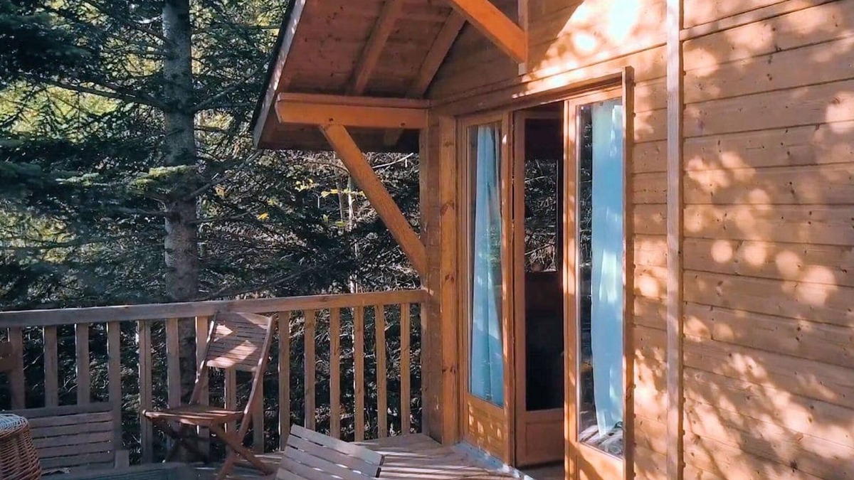 Prats-de-Mollo-la-Preste House | Treehouse 'Cabane Au Milieu De La Foret' with Balcony