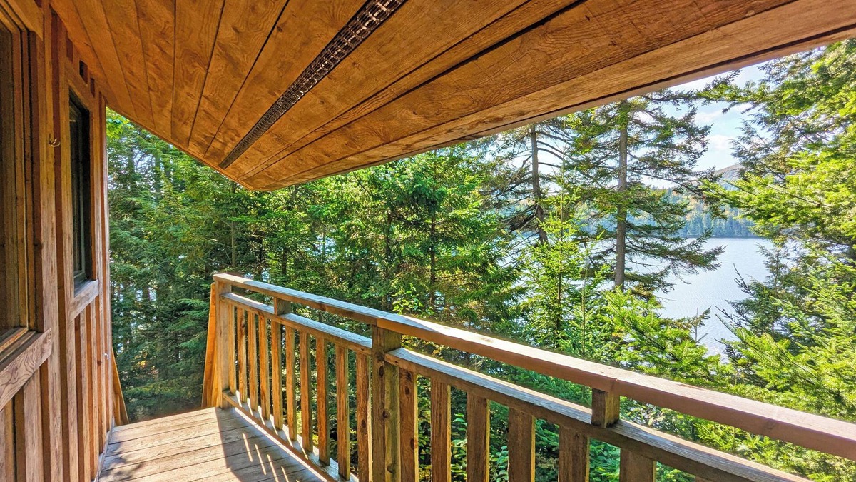 Saint-Faustin-Lac-Carre Cabin | Treehouse #01 in Mont Tremblant overlooking the lake