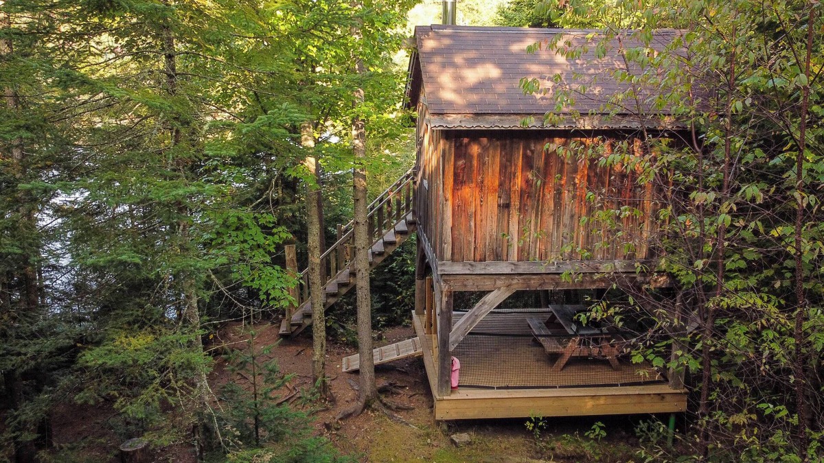 Saint-Faustin-Lac-Carre House | Treehouse #01 (Lakefront)