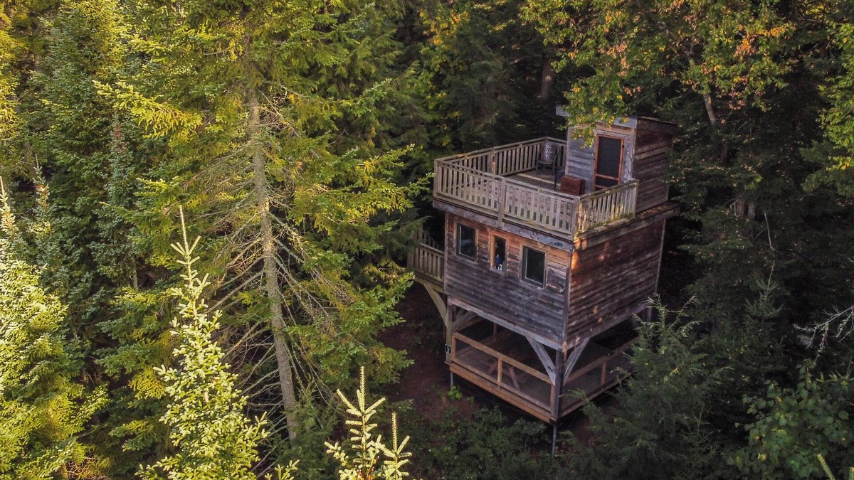 Saint-Faustin-Lac-Carre House | Treehouse #02 (Lakefront)