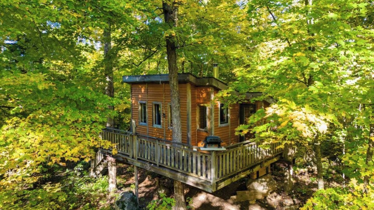 Saint-Faustin-Lac-Carre House | Treehouse #07 (In the forest)