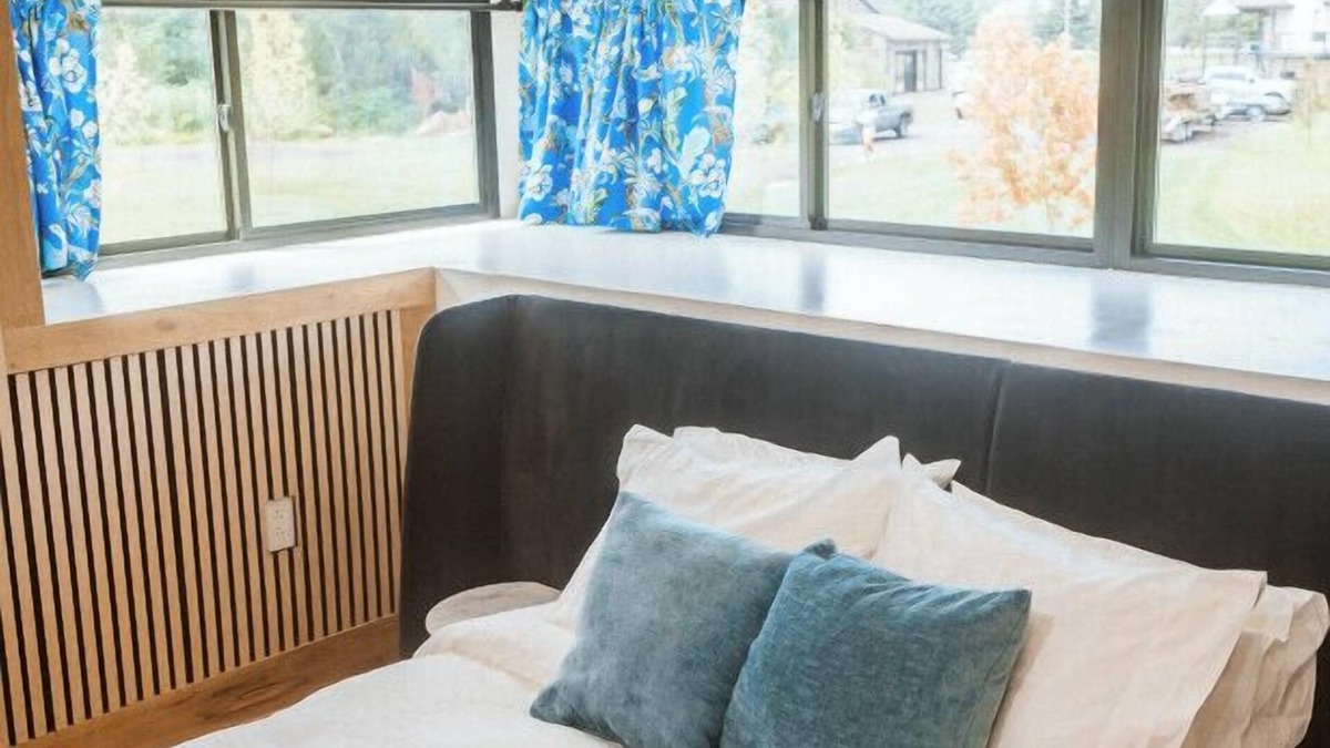 Sodus Cabin | Treehouse 1 · Honeymoon Treehouse Retreat with Hot Tub