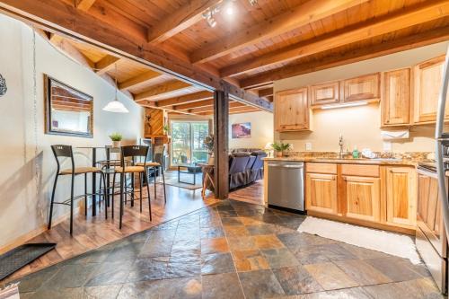 Wildernest House | Treehouse #107, Building G by Summit Country Mountain Retreats