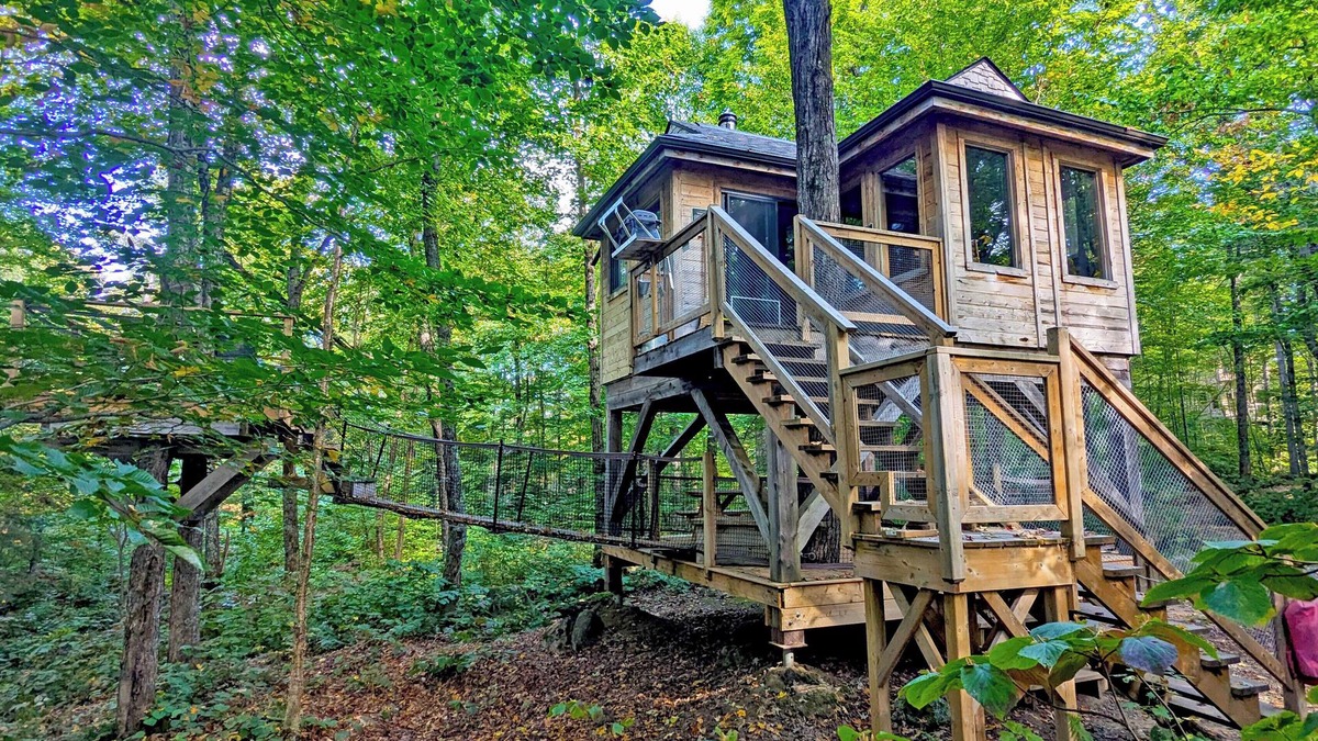 Saint-Faustin-Lac-Carre House | Treehouse #12 (in the forest)