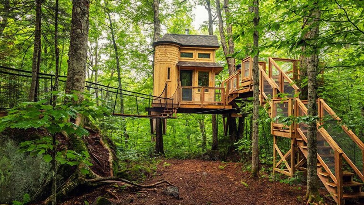 Saint-Faustin-Lac-Carre House | Treehouse #13 (in the forest)