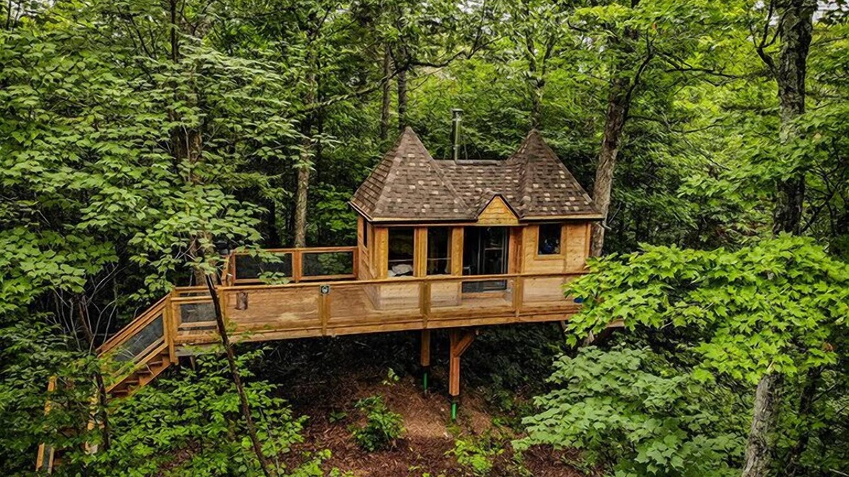 Saint-Faustin-Lac-Carre House | Treehouse #15 (in the forest)