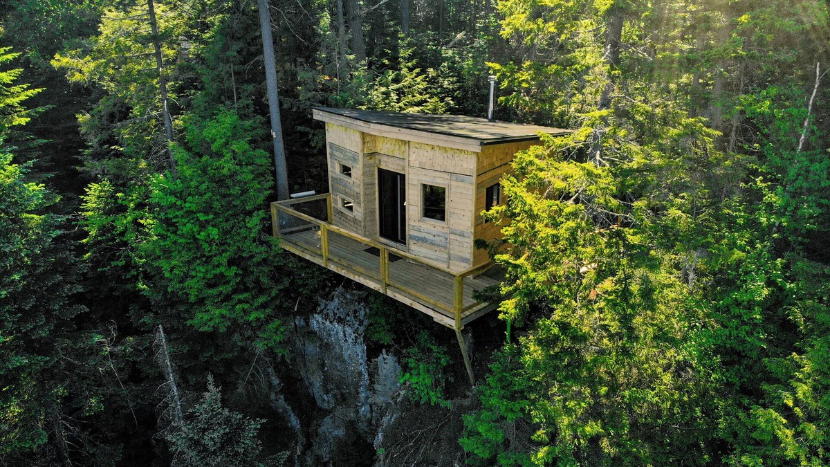 Saint-Faustin-Lac-Carre House | Treehouse #18 | The Cliff house