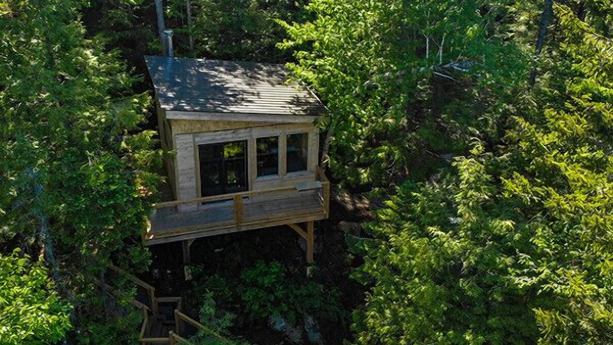 Saint-Faustin-Lac-Carre House | Treehouse #19 | The Cliff house